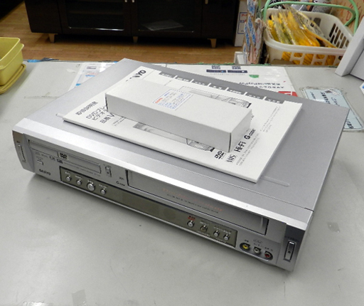 Sanyo サンヨー Vz Dv2g Vhsビデオデッキ 03年製 取扱説明書 新品リモコン付き Vhs再生確認済み Dvdジャンク モノハウス平岡店 大谷地の映像プレーヤー レコーダー ビデオデッキ の中古あげます 譲ります ジモティーで不用品の処分 Sanyo サンヨー Vz Dv2g Vhsビデオデッキ 03年製 取扱説明書 新品リモコン付き Vhs再生確認済み Dvdジャンク モノハウス平岡店 大谷地の映像プレーヤー レコーダー ビデオデッキ の中古あげます 譲ります ジモティーで不用品の処分