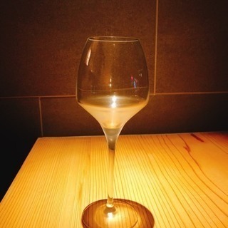 白ワイングラス二脚