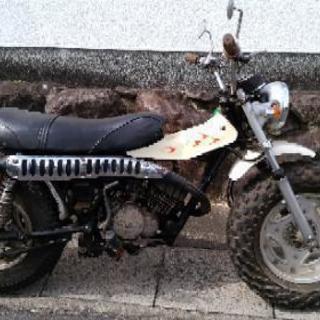 旧車　スズキバンバン125