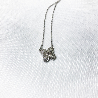 ペンダント ダイヤ パヴェ K18WG 四つ葉 ラッキーチャーム 100794