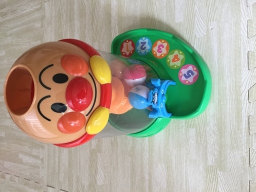 ワイヤーの知育玩具とアンパンマンのボールを入れるとくるくる回るおもちゃ サニーデイ サンタ 上大岡のおもちゃ 知育玩具 の中古あげます 譲ります ジモティーで不用品の処分