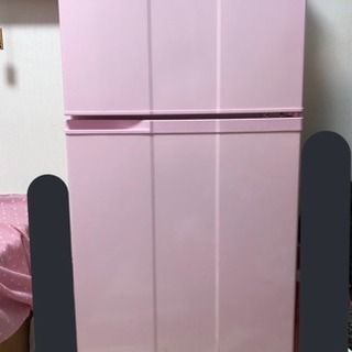 ピンク色の冷蔵庫