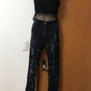 ★華やかなブラックジーンズ！ Sサイズ ★購入したばかりの未使用品！