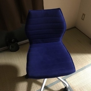 青色の椅子