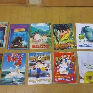 アニメ映画のパンフレット10枚セットとアニメの書籍