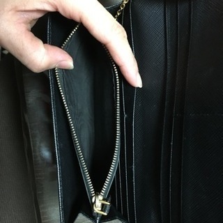 長財布（PRADA）