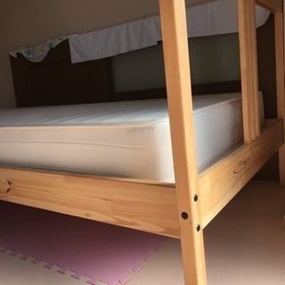 IKEAで購入したシングルベッドとマットレスです。