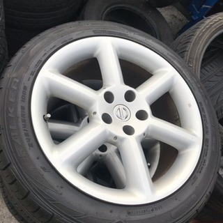 ほぼ新品日産のアルミホイール付きノーマルタイヤ、取り付け無料