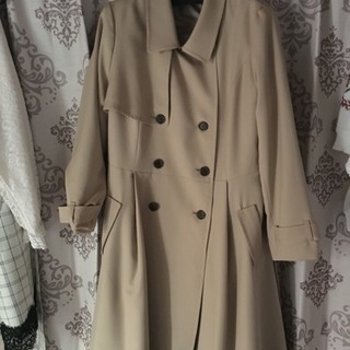 自宅に届いてからまだ2日の未使用トレンチコート