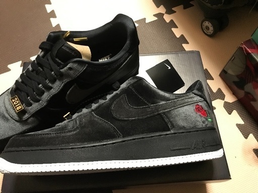 希少」Nikeスニーカー 通称ベルベットローズ