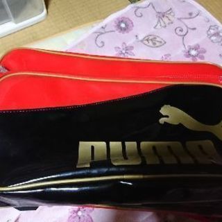 PUMAエナメルかばん