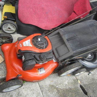  HUSQVANER アメリカ製芝刈り機５．５馬力バケット付き