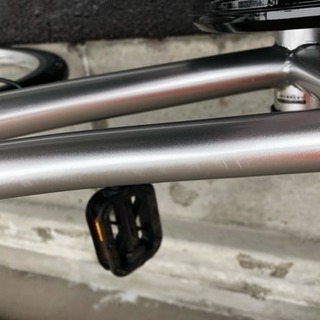 【新古車】26インチ 自転車 ギア無し（ストライダー付き）