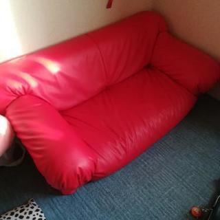 美品　赤いソファー