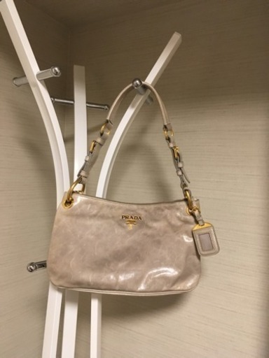 セール！【PRADA プラダ】レザーワンショルダーバッグ スモール 春バッグ