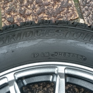 スタッドレスタイヤ 215/55 R17 94Q とアルミホイール 17x7J 5穴の4本セット