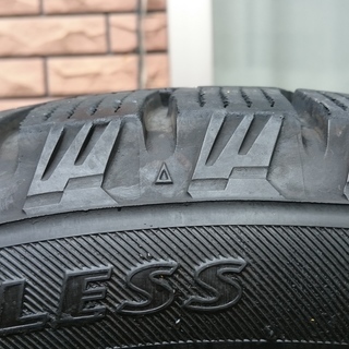 スタッドレスタイヤ 215/55 R17 94Q とアルミホイール 17x7J 5穴の4本セット