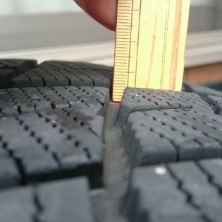 スタッドレスタイヤ 215/55 R17 94Q とアルミホイール 17x7J 5穴の4本セット