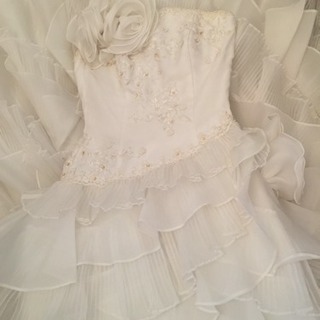 🎀 ウエディングドレス 🎀  残２枚 トレーン 白 ドレス レース リボン