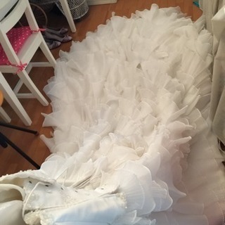 🎀 ウエディングドレス 🎀  残２枚 トレーン 白 ドレス レース リボン