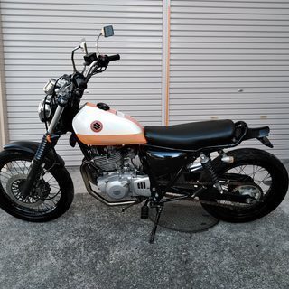 SUZUKI　グラストラッカー　 スポーティでかっこいいです　女性にもおすすめ　バッテリー新品お付けいたします。 SUZUKI グラストラッカー スポーティでかっこいいです 女性にも