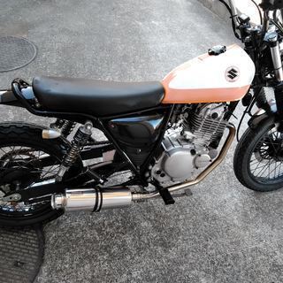 SUZUKI グラストラッカー スポーティでかっこいいです 女性にも