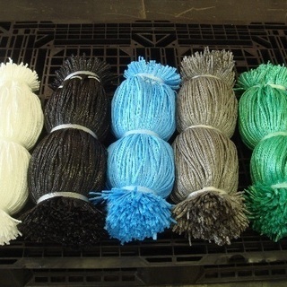    仮設足場資材　シート紐８０ｃｍ　グレー·黒·白·青   新品　１箱（１万本入り） 20，000円（税別） 日本製　国産品  配送可能  引取可能  見学可能  60cmサイズもあり