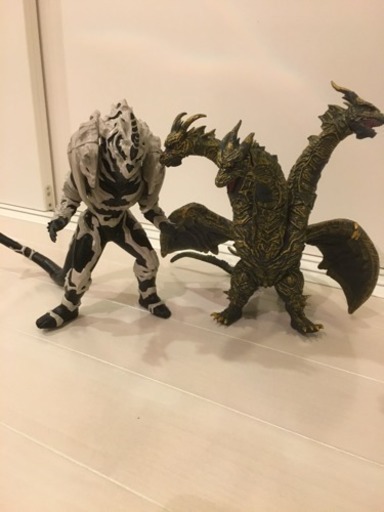 カイザーギドラとモンスターX