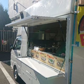 キッチンカーのスペース探してます。