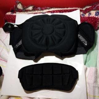 BURTONスノーボードとディズニーカバーと靴とお尻パッド膝当ての5点セット