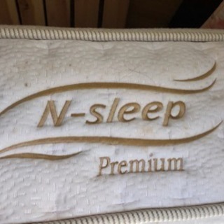 ニトリのダブルサイズのベッドフレームです。