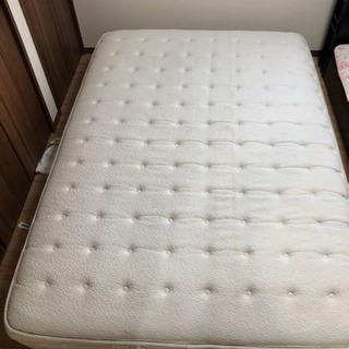 ニトリのダブルサイズのベッドフレームです。