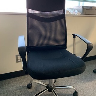 一般的なオフィスにある椅子