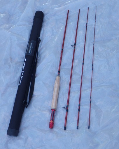 【新品　未使用！】　渓流に、管理釣り場に。　綺麗な赤いフライロッド　８ｆｔ４ｉｎ・＃３　４ピース　／　ケース付き