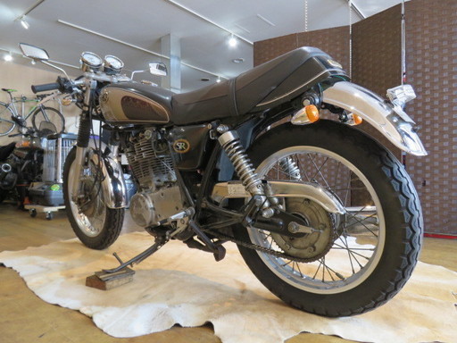 ヤマハ SR400 カフェレーサー セパハンカスタム シングルシリンダー 