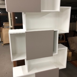 cattelan italia piquant 受注生産品のシェルフ。