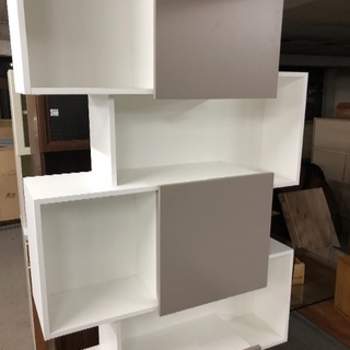 cattelan italia piquant 受注生産品のシェルフ。