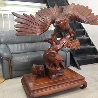 大田区送料無料 鷹の置物 木彫り 一刀彫り