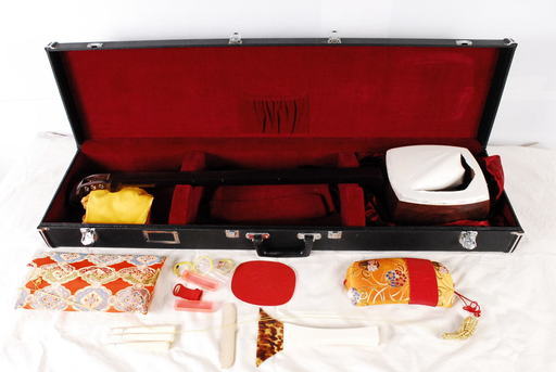 8184　三味線　和楽器　紅木 丸打胴　べっ甲撥　ハードケース付　アントレ