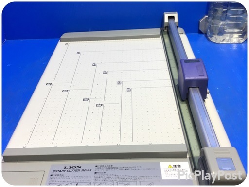 A3、A4、 コピー用紙のカットに便利です。押さえて まとめてカットできます。