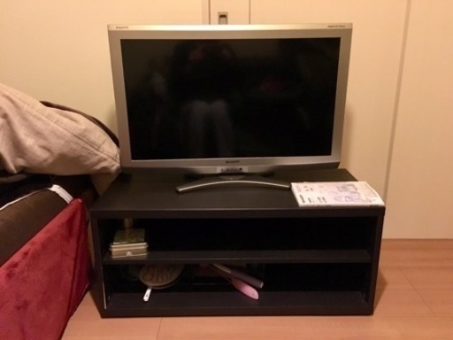32型液晶テレビとテレビ台