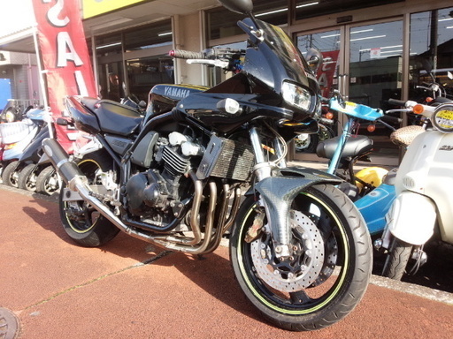 NO.2520　ＦＺ４００　水冷４サイクル１６バルブ４気筒　ノジマカーボンマフラー　カーボンフェンダー　他カスタム　☆彡