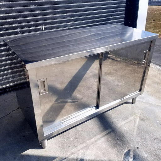 業務用厨房機器 美品 ステンレス 調理台 扉付き 作業台　1300x600x845 店舗 飲食店