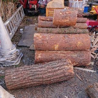 割れない薪原木を割ります。 − 長野県