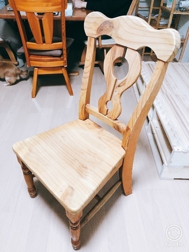 かわいい椅子 パイン材 2脚 チップ 牧野の椅子 ダイニングチェア の中古あげます 譲ります ジモティーで不用品の処分