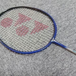 試し打ちのみ使用 ヨネックス Yonex バドミントンラケット