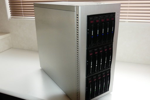 大容量HDDが搭載可能な PCサーバー