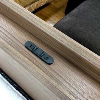 ニトリのシングルベッド。引き出しも付いているので収納もできます。