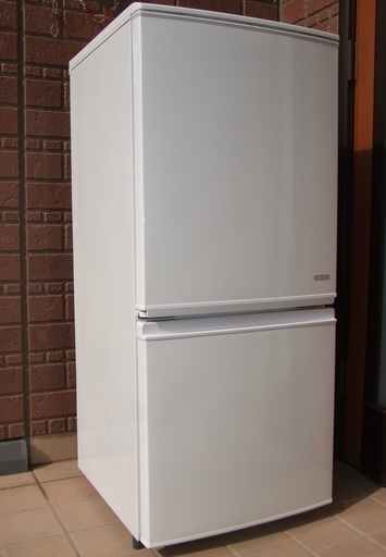 ★SHARP 2ドア冷蔵庫 つけかえどっちもドア 137L  美品 2017年製