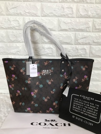 COACH コーチ♡ 新品 シックなチェリー柄 リバーシブル トート ポーチ付